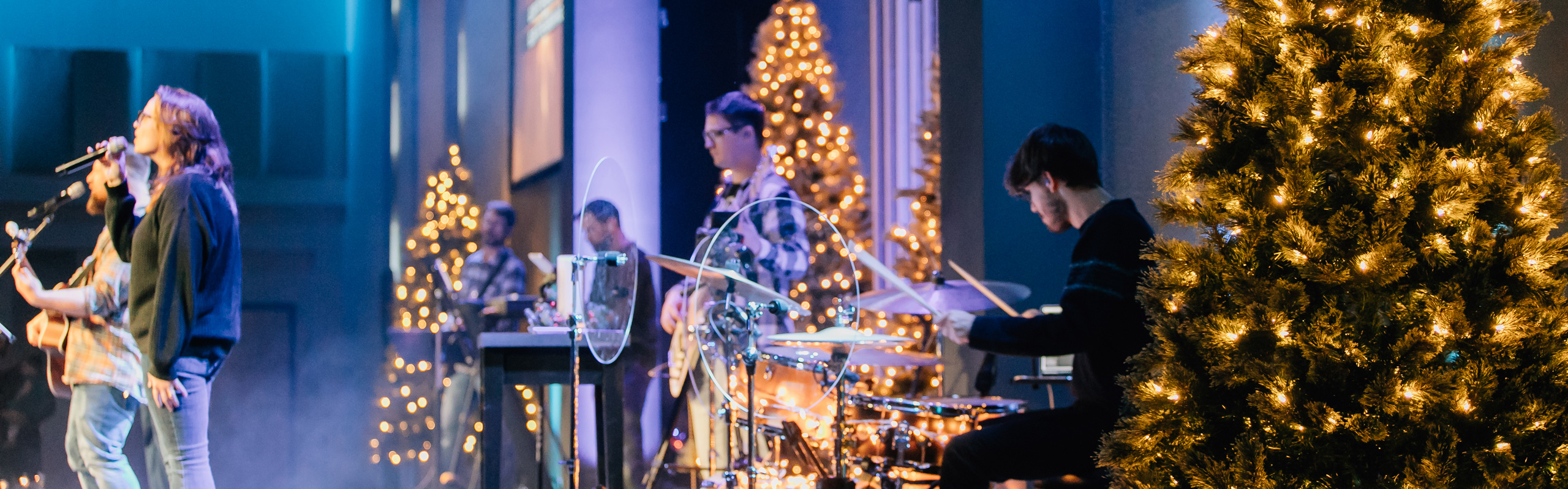 band playing at christmas even service in lee's summit, mo