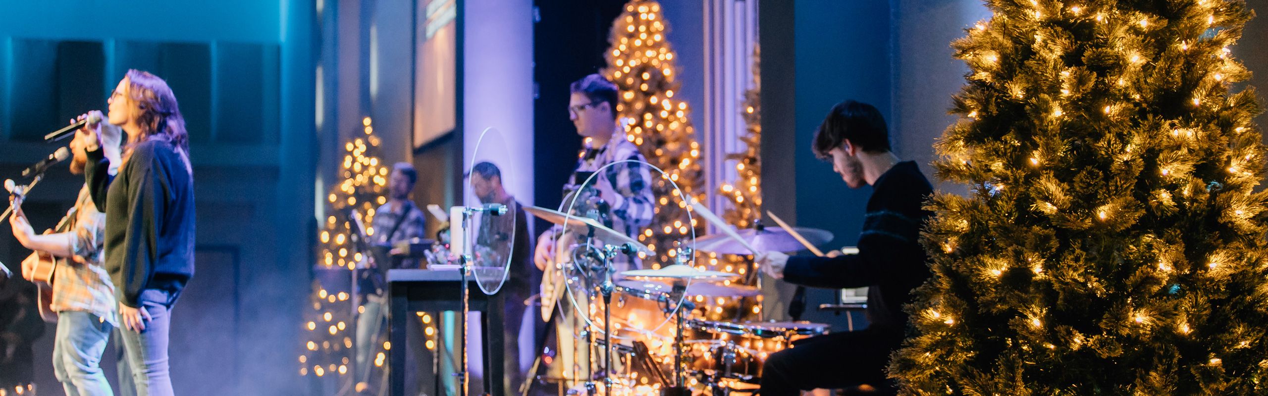 band playing at christmas even service in lee's summit, mo